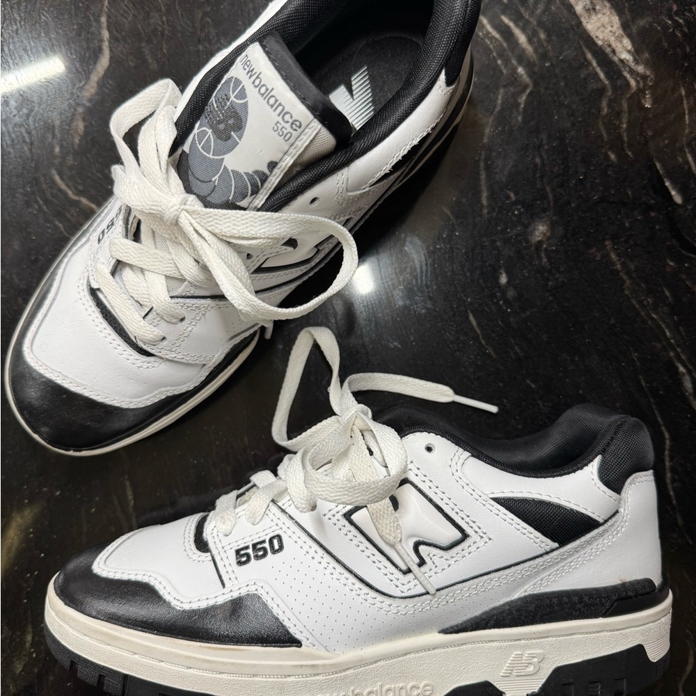 New Balance 550 tennis shoes - Picture 2 of 7